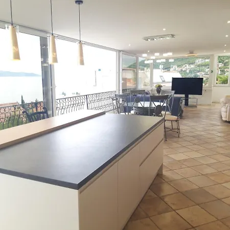 Darijana Apartman *